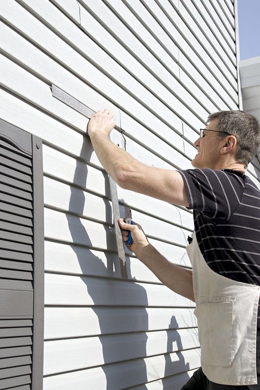 Professional Vinyl Siding Repair Crew